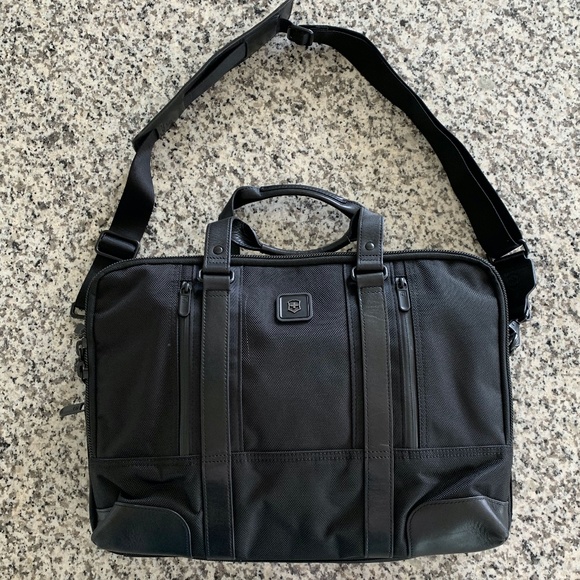 Victorinox Other - Victorinox Lexington Expandable Laptop Briefcase